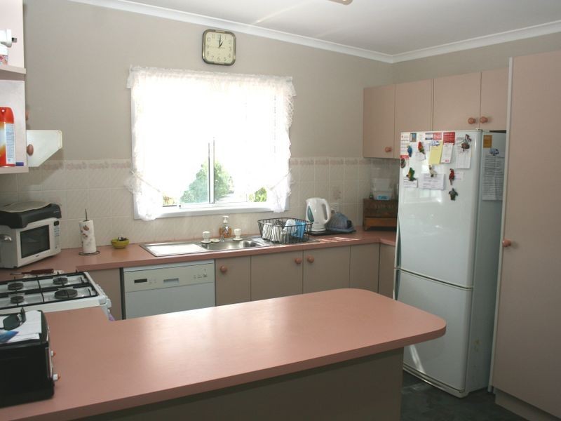 17 Second Avenue Broadlands Estate, Green Point NSW 2251