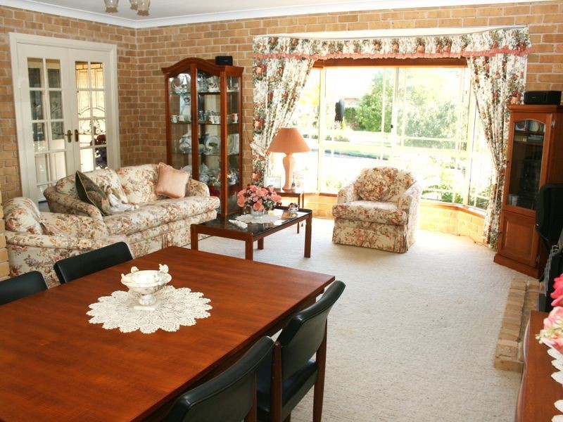 123 James Sea Drive, Green Point NSW 2251