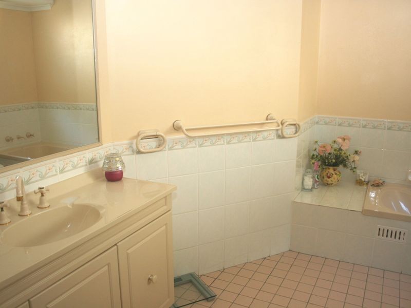 123 James Sea Drive, Green Point NSW 2251