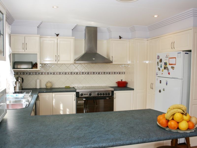 17 Tallowood Crescent, Erina NSW 2250