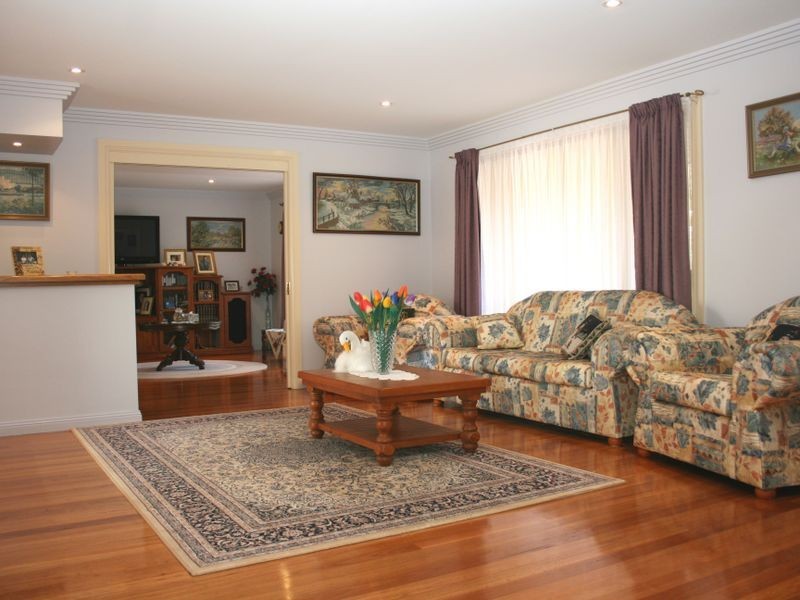 17 Tallowood Crescent, Erina NSW 2250