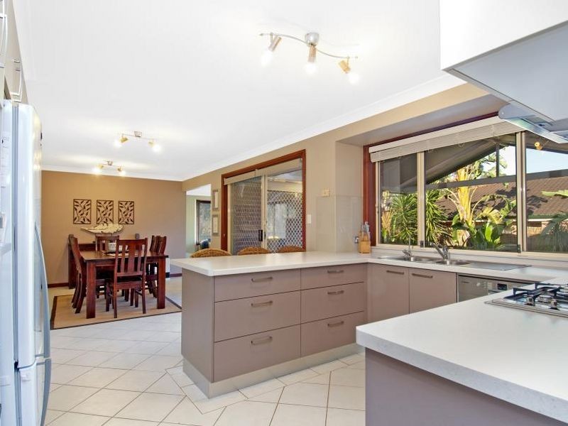 17 Greenvale Road, Green Point NSW 2251