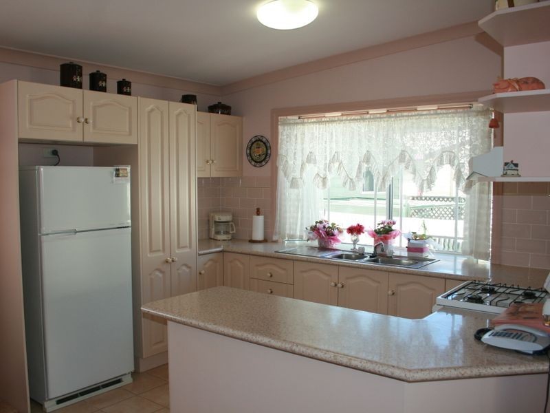 15 Sixth Avenue Broadlands Estate, Green Point NSW 2251