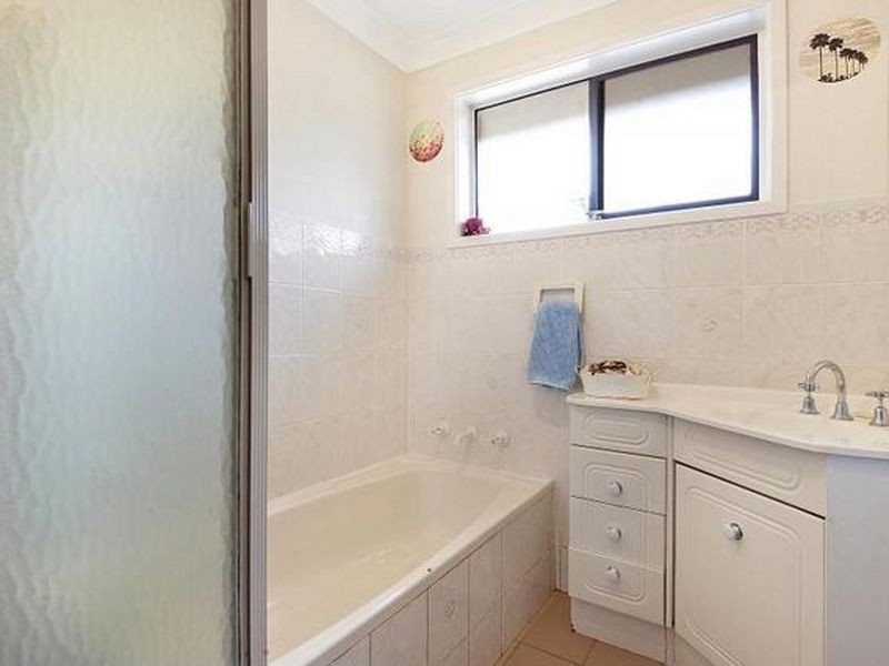 27 Kuburra Road, Erina NSW 2250
