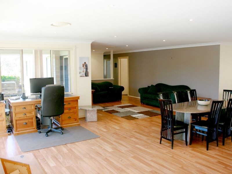 8 Scribbly Gum Crescent, Erina NSW 2250