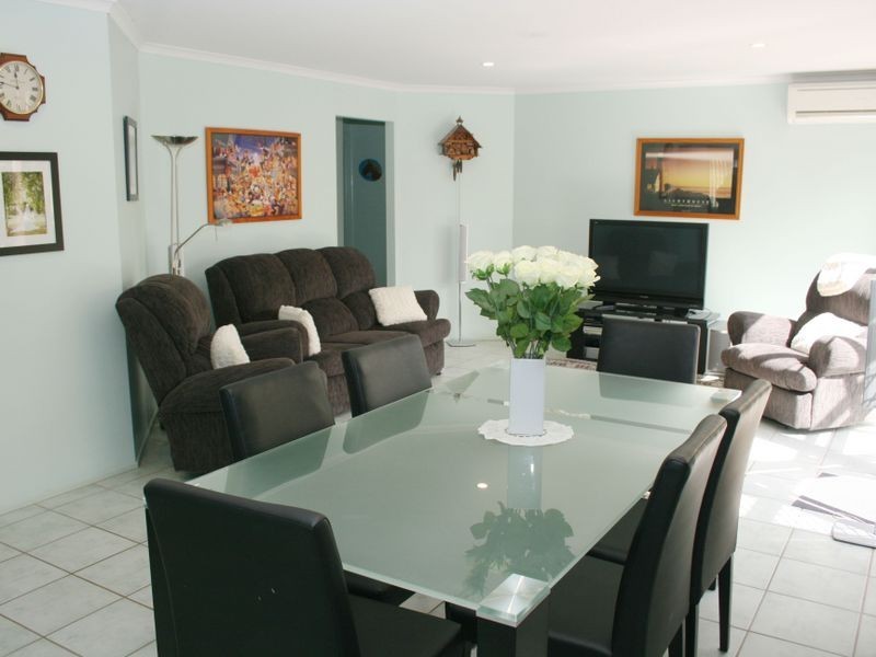 8 Sunbeam Place, Erina NSW 2250