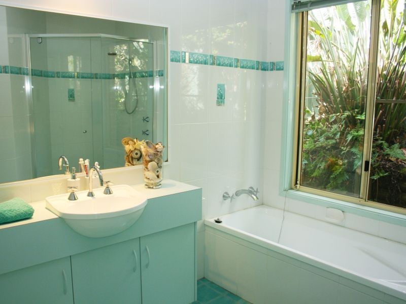 8 Sunbeam Place, Erina NSW 2250