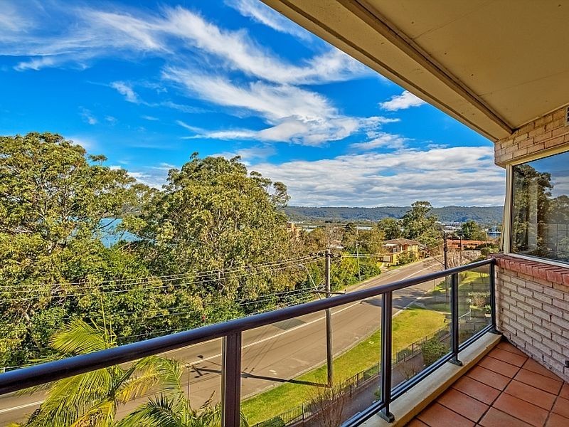 10/92 John Whiteway Drive, Gosford NSW 2250