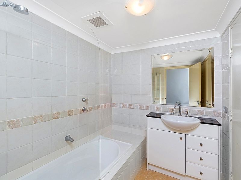 10/92 John Whiteway Drive, Gosford NSW 2250