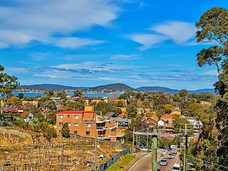 10/92 John Whiteway Drive, Gosford NSW 2250