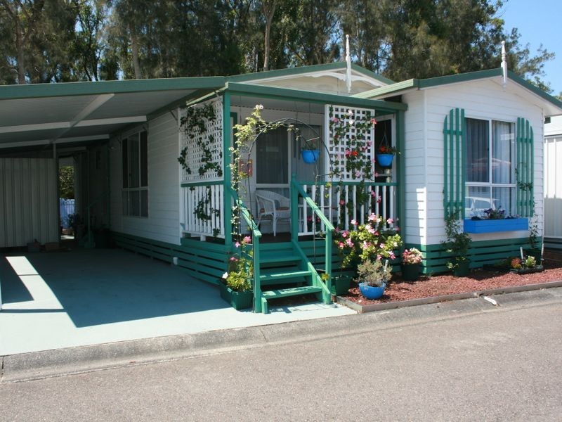 52 Second Avenue Broadlands Estate, Green Point NSW 2251