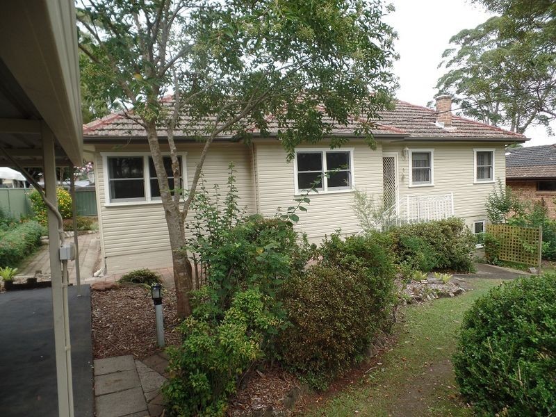 8 Kinarra Avenue, Wyoming NSW 2250