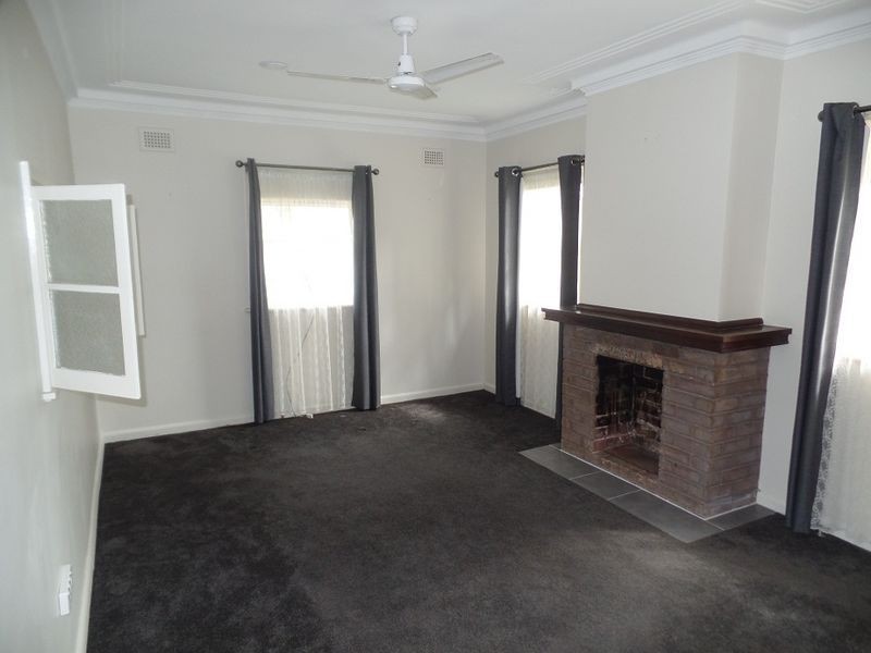 8 Kinarra Avenue, Wyoming NSW 2250