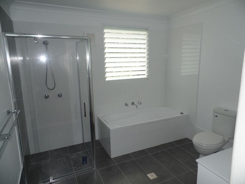 8 Kinarra Avenue, Wyoming NSW 2250