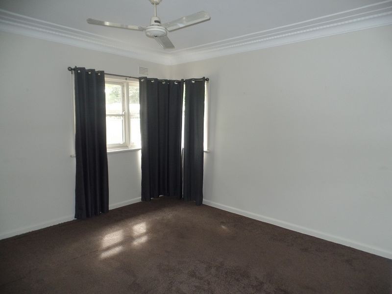 8 Kinarra Avenue, Wyoming NSW 2250