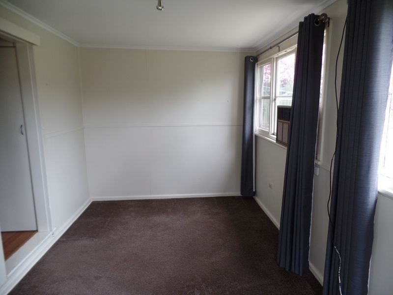 8 Kinarra Avenue, Wyoming NSW 2250