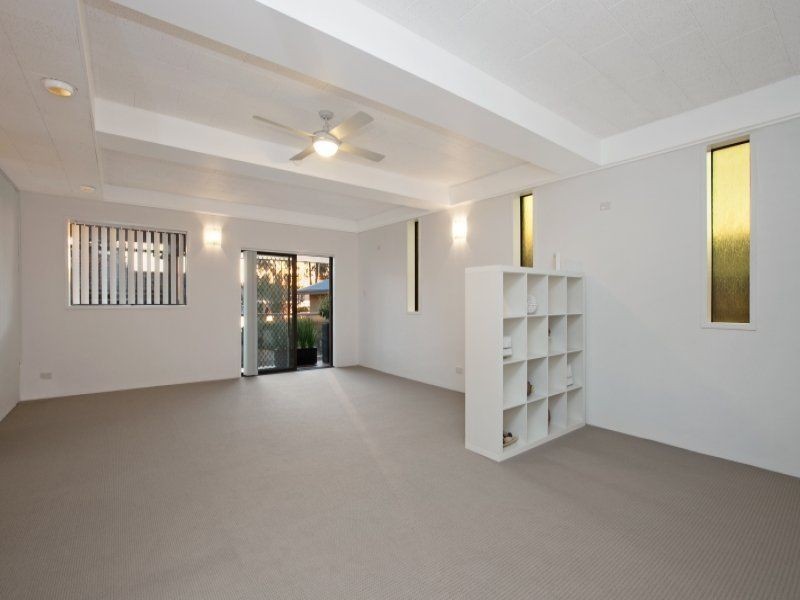 2/287 Avoca Drive, Green Point NSW 2251