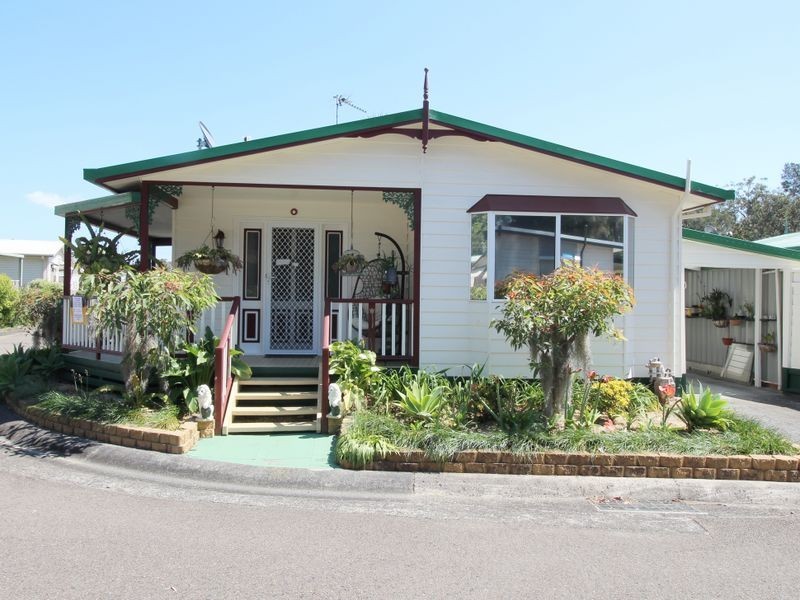 19 Sixth Avenue Broadlands Estate, Green Point NSW 2251