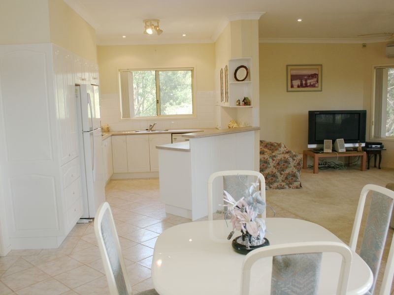 8 Cooper Road, Green Point NSW 2251