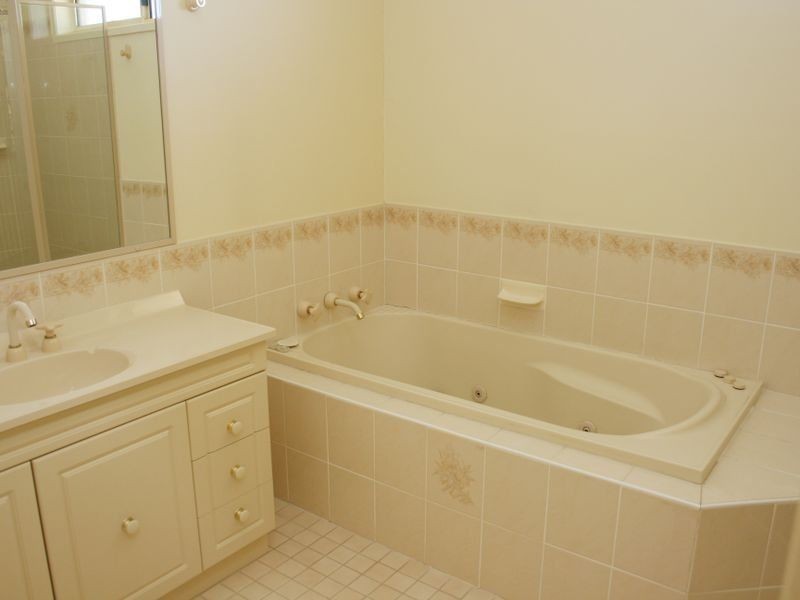 8 Cooper Road, Green Point NSW 2251