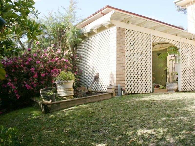 8 Cooper Road, Green Point NSW 2251