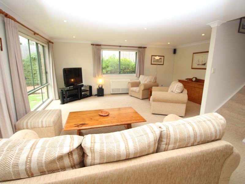 9 Howard Avenue, Green Point NSW 2251