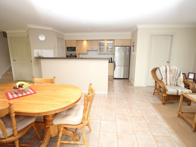 9 Howard Avenue, Green Point NSW 2251