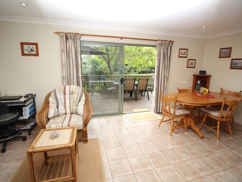 9 Howard Avenue, Green Point NSW 2251