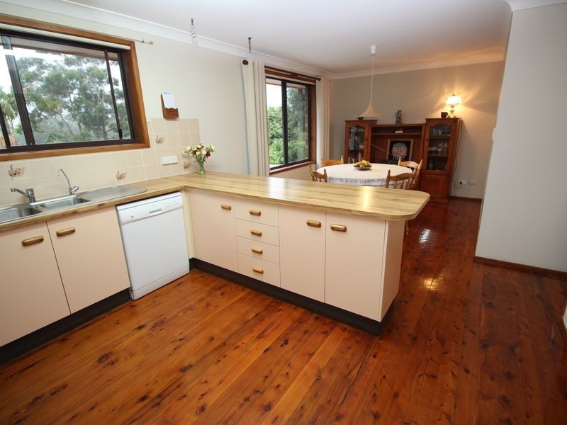 7 Howard Avenue, Green Point NSW 2251