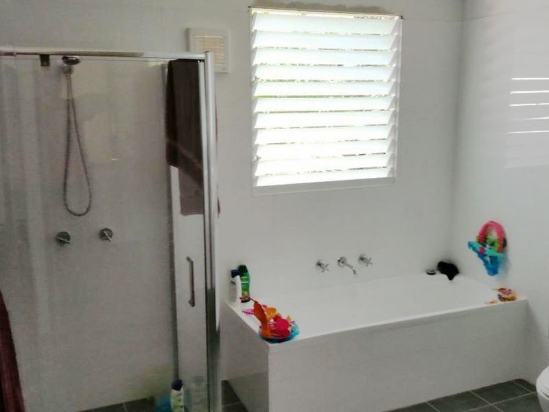 8 Kinarra Avenue, Wyoming NSW 2250