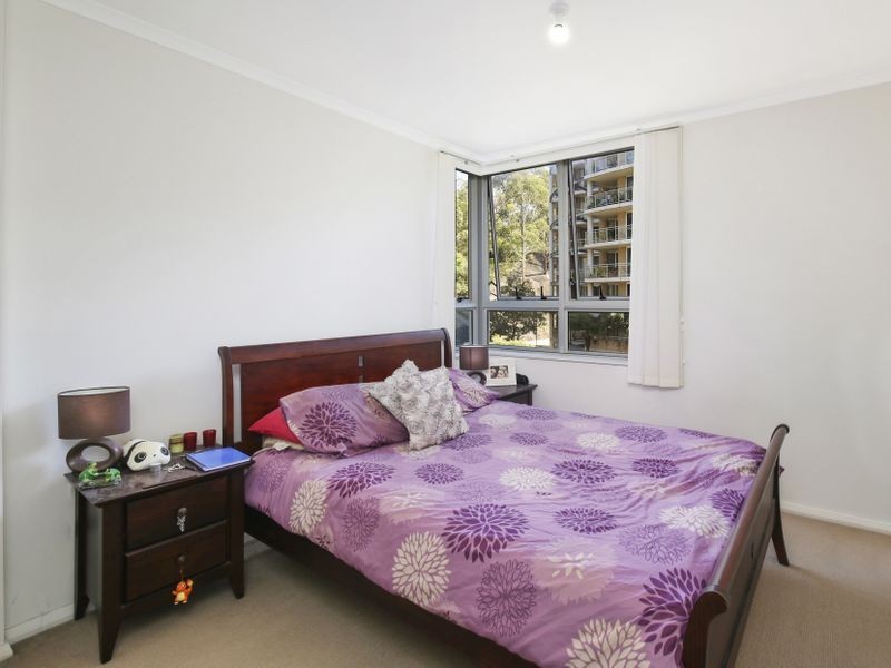 225/80 John Whiteway Drive, Gosford NSW 2250