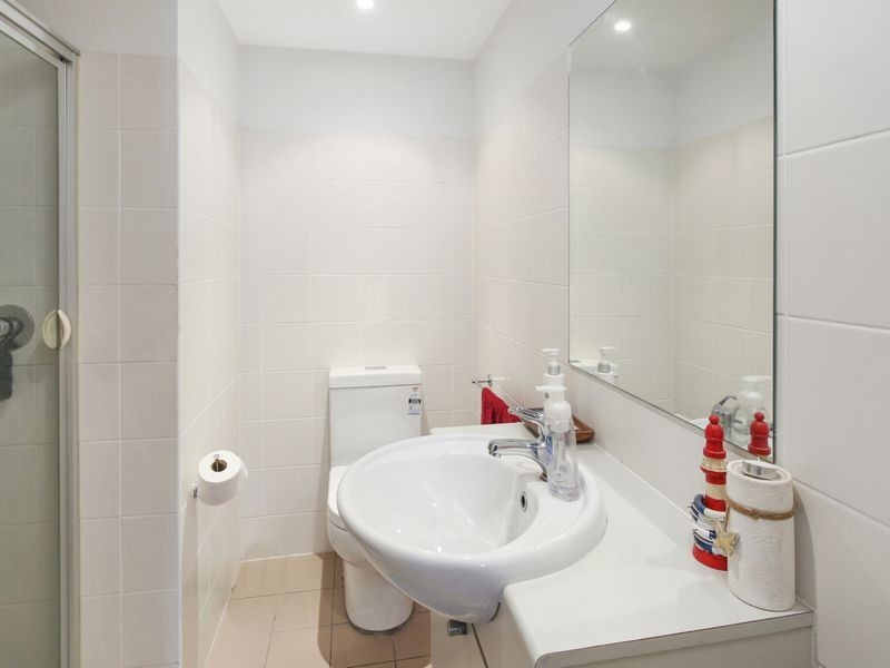 225/80 John Whiteway Drive, Gosford NSW 2250