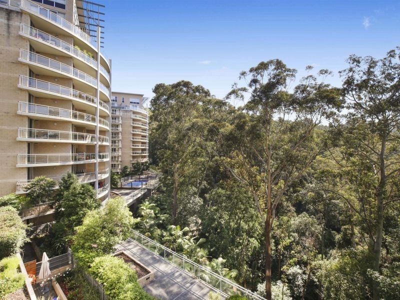 225/80 John Whiteway Drive, Gosford NSW 2250