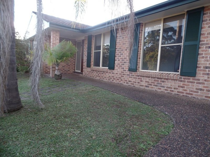 4 Judy Anne Close, Green Point NSW 2251