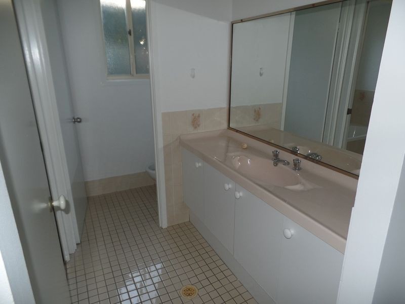 4 Judy Anne Close, Green Point NSW 2251