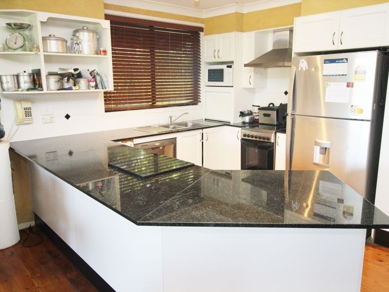 16 Dora Street, Lisarow NSW 2250