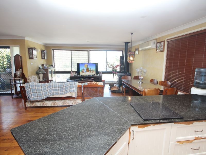 16 Dora Street, Lisarow NSW 2250