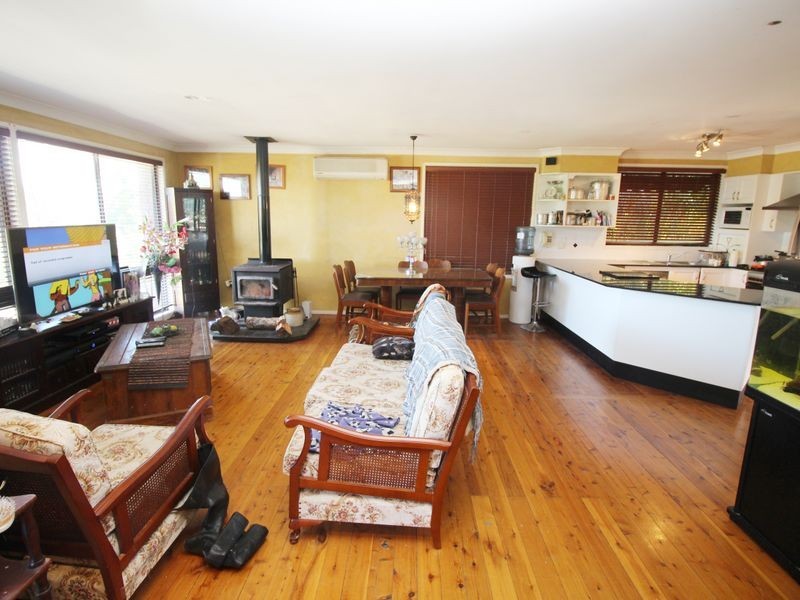 16 Dora Street, Lisarow NSW 2250