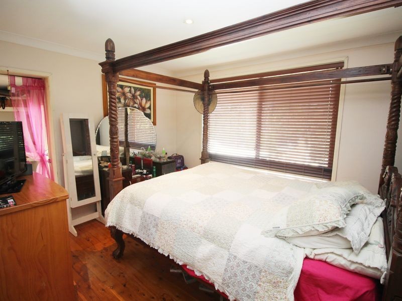 16 Dora Street, Lisarow NSW 2250