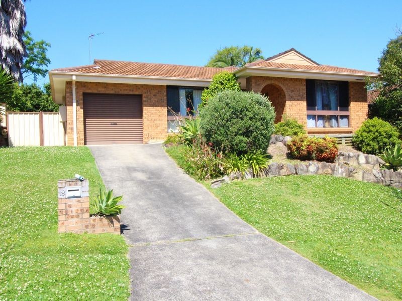 18 White Cedar Close, Green Point NSW 2251