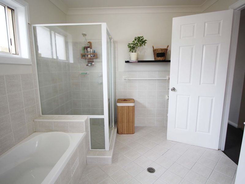 33 Bronzewing Drive, Erina NSW 2250