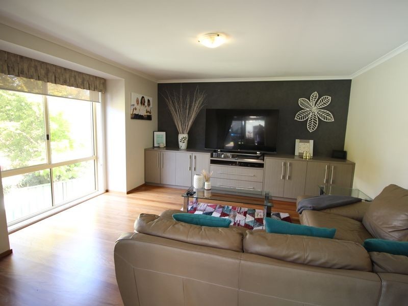 12 Day Dawn Place, Erina NSW 2250