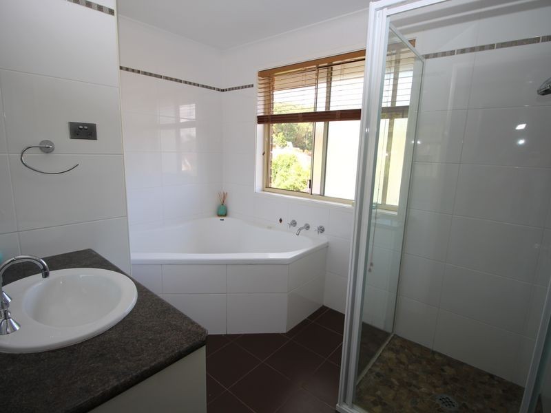 12 Day Dawn Place, Erina NSW 2250