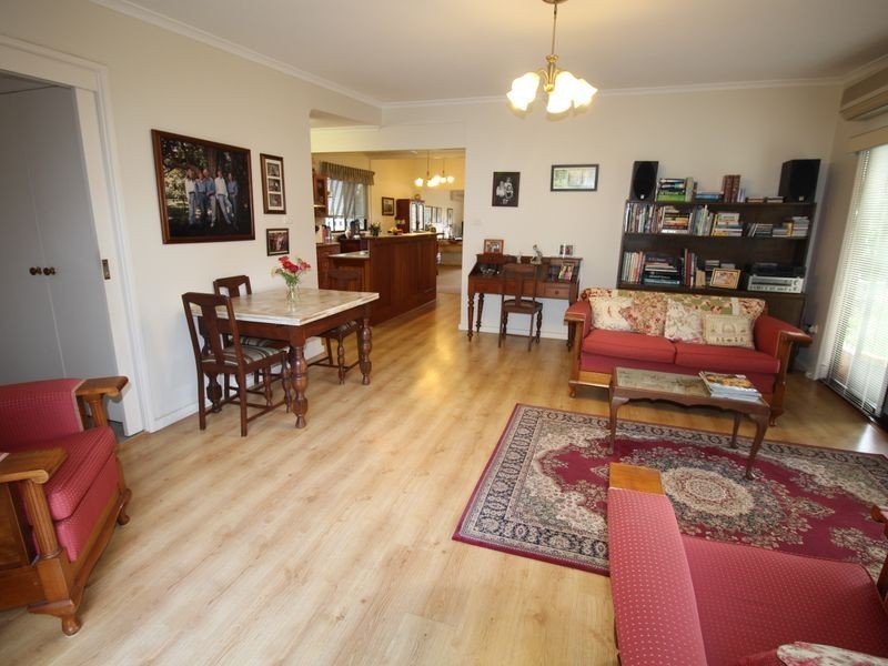 27 Patrick Crescent, Saratoga NSW 2251