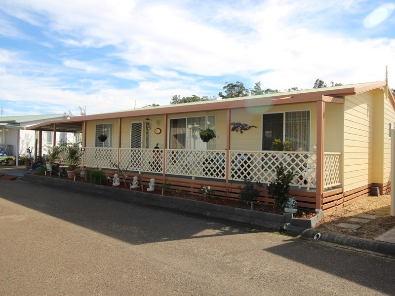 16 Sixth Avenue Broadlands Estate, Green Point NSW 2251