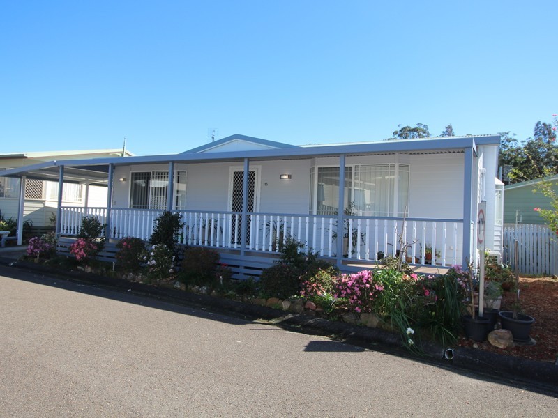 15 Sixth Avenue Broadlands Estate, Green Point NSW 2251