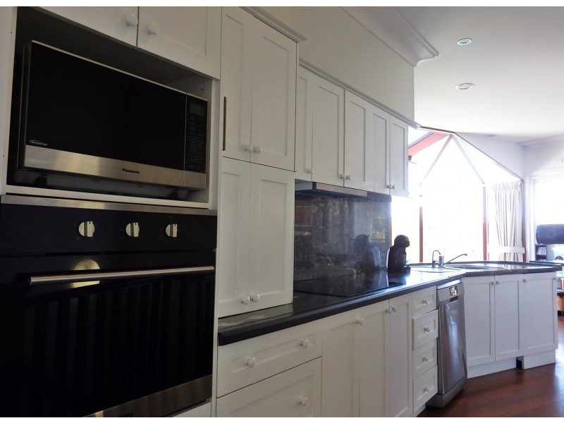 295 Avoca Drive, Green Point NSW 2251