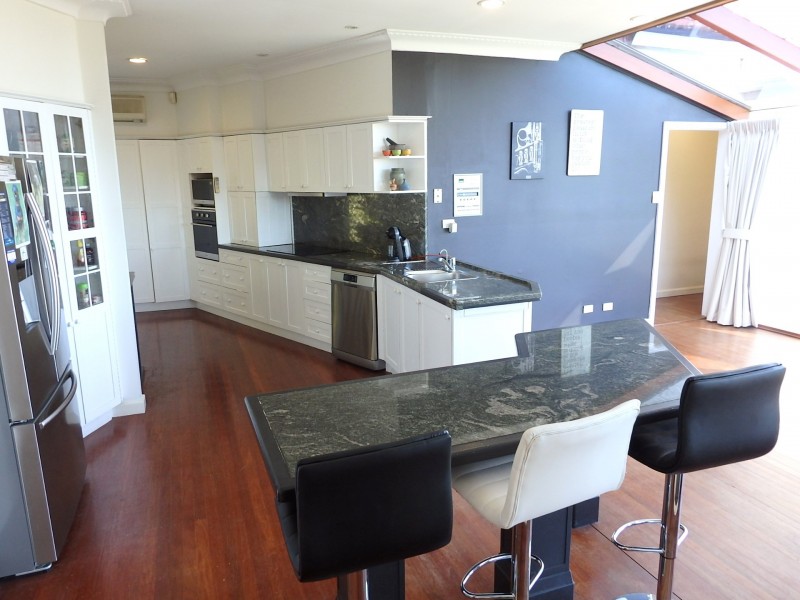 295 Avoca Drive, Green Point NSW 2251