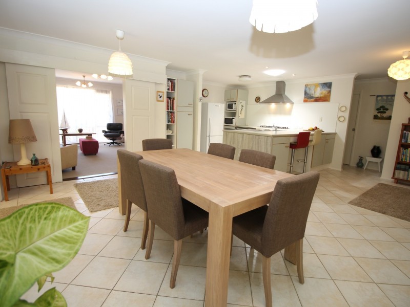 2 Sandpiper Place, Green Point NSW 2251