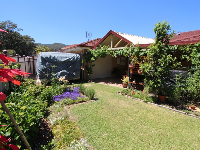 2 Sandpiper Place, Green Point NSW 2251